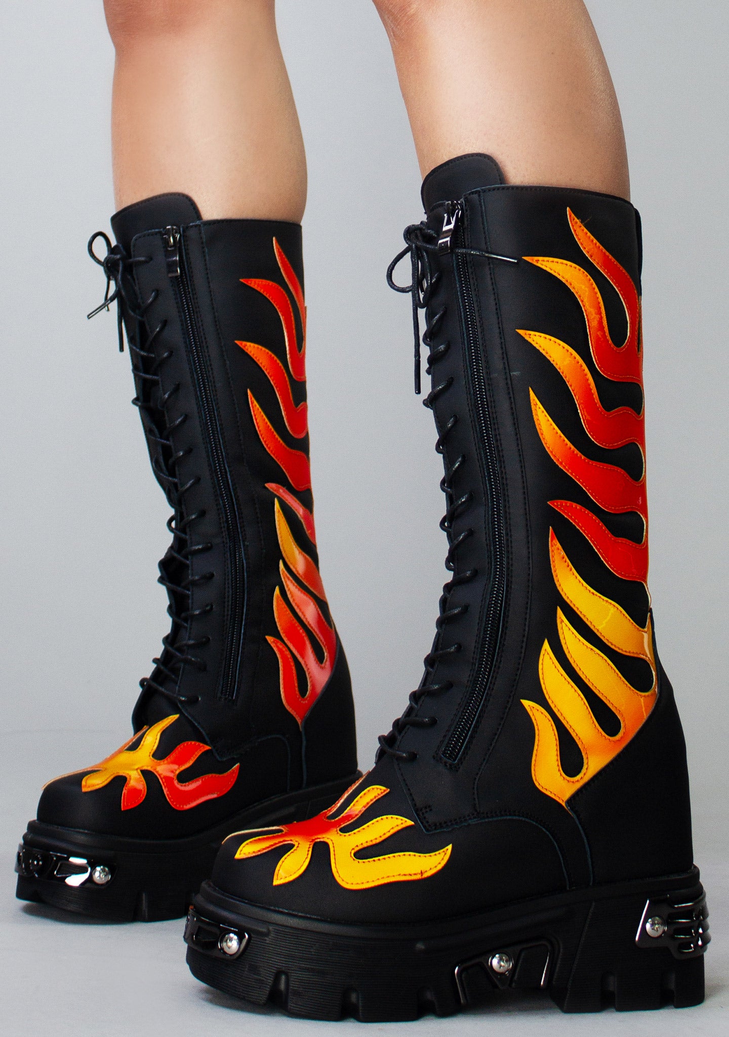 Flame clearance platform boots