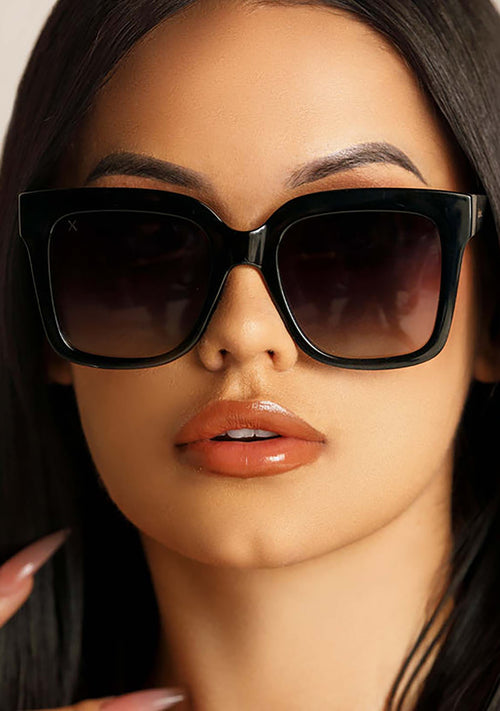 alondra dessy essentials sunglasses, black & grey gradient polarized